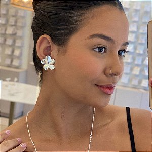 Brinco Flor Orgânica Lisa Folheado a prata 925