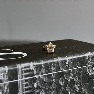 Piercing Estrela Vazada Cravejada Folheado a Ouro 18k