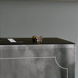 Piercing Borboleta Cravejada Arredondada