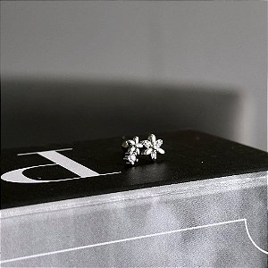 Piercing Clustes Flores e Zircônias