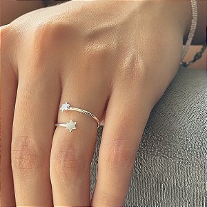 Anel Regulável Duas Estrelas Lisas e Granitadas Folheado a Prata 925