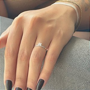 Anel Aro Fino Estrela Zircônia Folheado a Prata 925