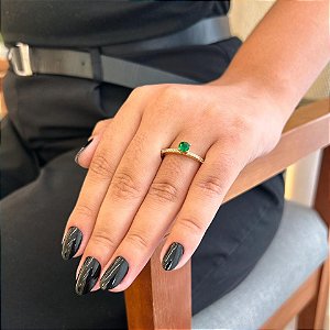 Anel Aparador Cristal e Zirconia Verde Folheado a Ouro 18k