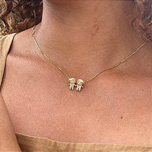 Colar Dois Meninos Cravejados Folheado a Ouro 18K