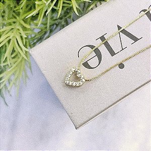 Colar Coração Vazado Cravejado Mini Folheado a Ouro 18K