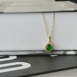 Colar Oval Verde com Borda Cravejada Folheado a Ouro 18k