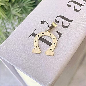 Pingente Ferradura Grande Folheado a Ouro 18K