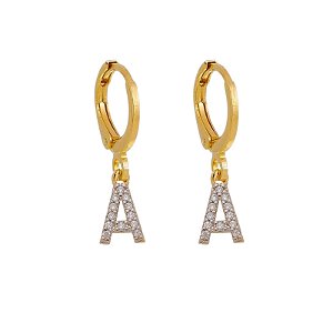 Brinco Argola Letra Cravejado Folheado a Ouro 18K