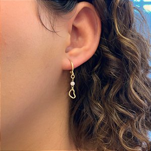 Brinco de Argola Pérola Coração Vazado Pendurado Folheado a Ouro 18k