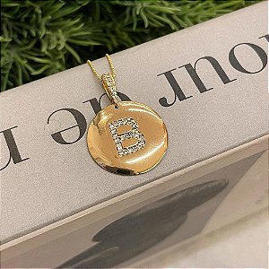 Colar Longo Letra Moeda Folheado a Ouro 18K
