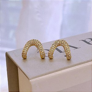 Brinco Curvo Cravejado Folheado a ouro 18K