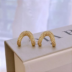 Brinco Curvo Cravejado Folheado a ouro 18K