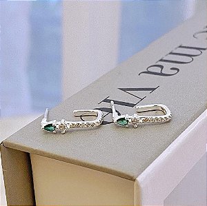 Brinco de Argola Aberta Slim Cravejada com Zirconias Cristais e Gota Verde Folheado a prata 925