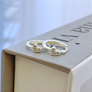 Brinco de Argola Fio Trabalhado com Coração Cravejado Folheado a prata 925