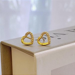 Brinco de Coração Grande Metade Liso e Metade Cravejado Folheado a ouro 18K