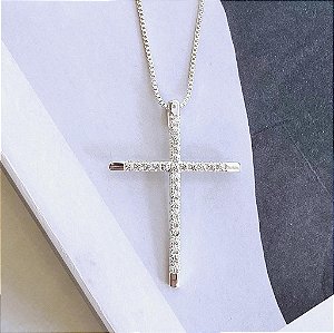 Colar de Cruz Cravejada Ponteiras Lisas Folheado a prata 925