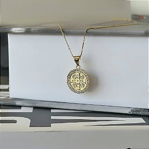 Colar Pingente São Bento Borda Cravejada Folheado a Ouro 18k