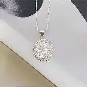Colar Pingente São Bento Borda Cravejada Folheado a Prata 925