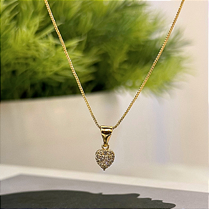 Colar de Coração com Borda Cravejada e Zirconia Cristal Centro Folheado a ouro 18K