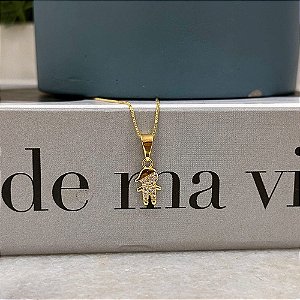 Colar Menino Cravejado Boné Folheado a Ouro 18k