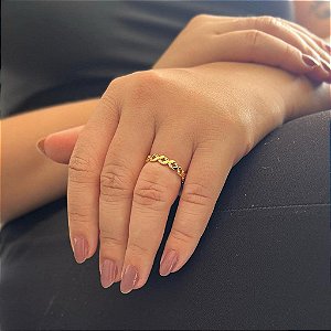 Anel Aliança Inteira Detalhes Circulares e Losango com Partes Cravejadas Folheado a ouro 18K