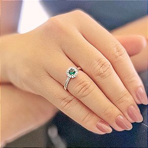 Anel Flor com Borda Cravejada Cristal e Zirconia Verde Centro Folheado a prata 925