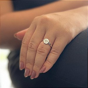 Anel Aro Liso com Coração cravejado Envolto por Circulo Folheado a prata 925