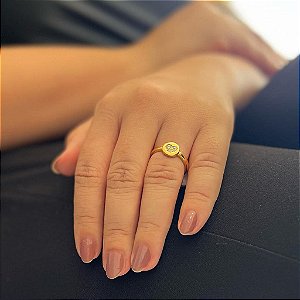 Anel Aro Liso com Coração cravejado Envolto por Circulo Folhedo a ouro 18K