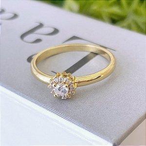 Anel Flor com Borda Cravejada e Zirconia Cristal Pequena Central Folheado a ouro 18K