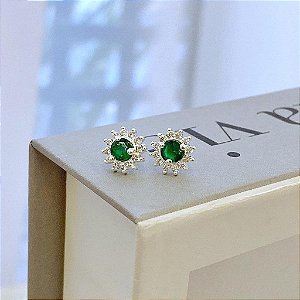 Brinco de Flor Pétalas Cravejadas e Zirconia Verde Central Folheado a Prata 925