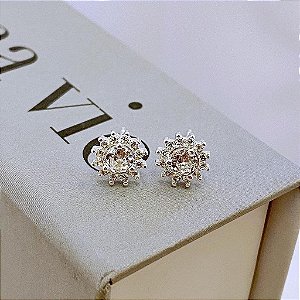 Brinco de Flor Pétalas Cravejadas e Zirconia Cristal Central Folheado a Prata 925