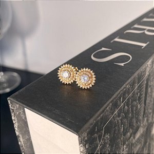 Brinco Redondo com Dupla Borda Cravejada e Zircônia Cristal Central Folheado a Ouro 18k