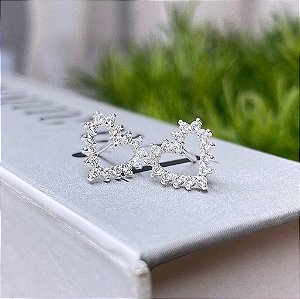 Brinco Coração Cravejado Vazado Ponteiras Folheado a Prata 925
