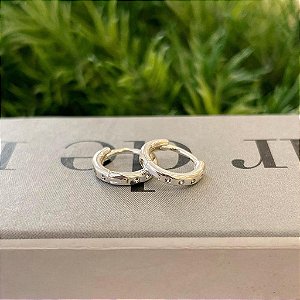 Brinco de Argola 5 Zirconias Redondas Cravadas P Folheado a prata 925