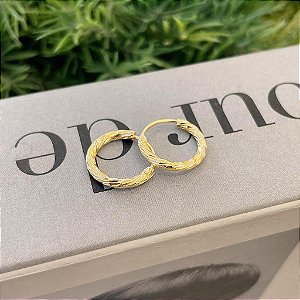 Brinco de Argola Fio Tubo Enrolado P Folheado a ouro 18K