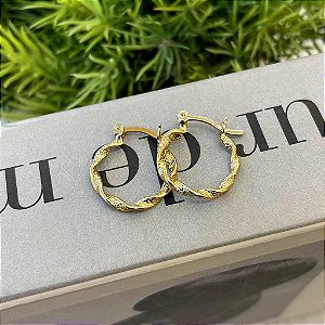 Brinco de Argola Fio Trançado Liso e Granitado Folheado a ouro 18K