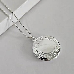 Colar de Relicário Redondo Arabescos Correntinha Folheado a prata 925