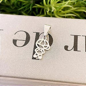 Pingente Menino Vazado Pequeno Liso Folheado a prata 925