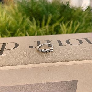 Piercing Argola de Torção 5 Zircônias Steel