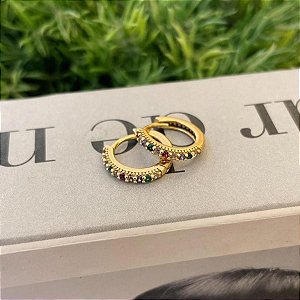 Brinco de Argola 1 Fio Cravejado Slim Rainbow M Folheado a ouro 18K