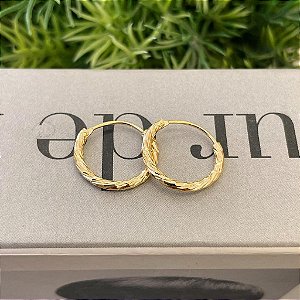 Brinco de Argola Fio Tubo Enrolado M Folheado a ouro 18K