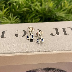 Brinco de Nossa Senhora Cravejado com 4 Zirconias Azuis Folheado a Prata 925
