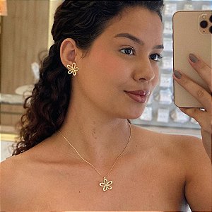 Colar de Flor Pélatas Vazadas Folheado a ouro 18K