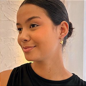 Brinco Argola Pingente Coração Liso Desenhado Folheado a ouro 18K