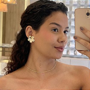 Brinco de Flor Lisa Pétalas Abauladas Folheado a ouro 18K