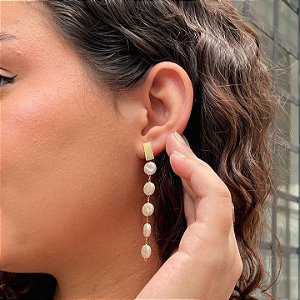 Brinco Cascata Pérola Orgânica Folheada a Ouro 18k