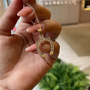 Pingente Ferradura Cravejada Folheado a ouro 18K