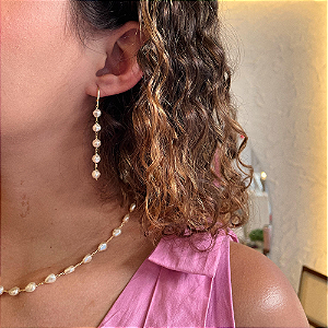 Brinco de Argola Pérola Organica Pendente Folheado a ouro 18K