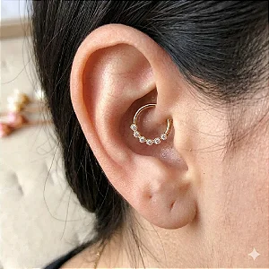 Piercing de Torção Meia Argola Cravejada Losangos Frontal12mm