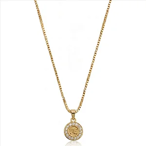 Colar Medalha Fé Vazado Borda Cravejada